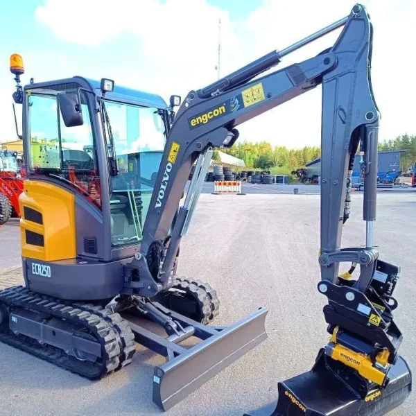 Volvo ECR 25D + engcon+ 3godets