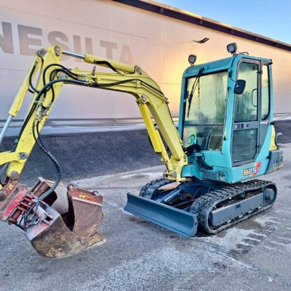 Yanmar B25V + 3 godets