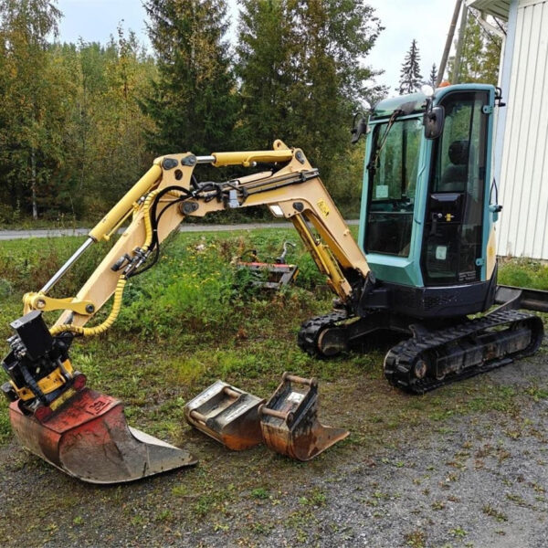 YANMAR VIO25-4, Engcon, 3 godets