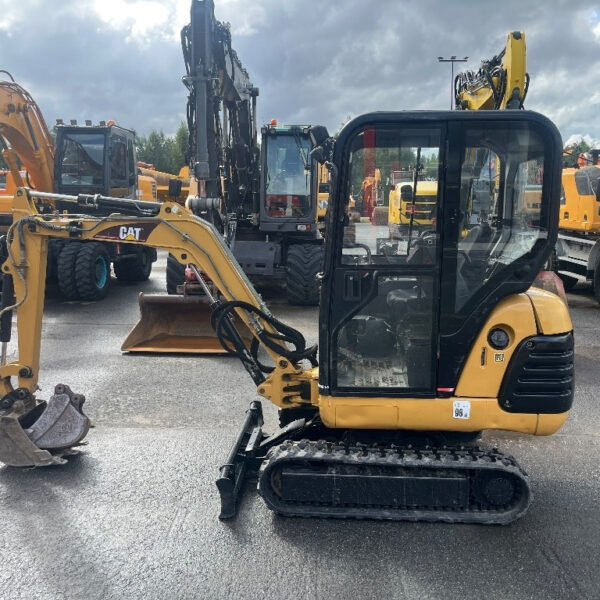 CAT 301.8 / 3 godets