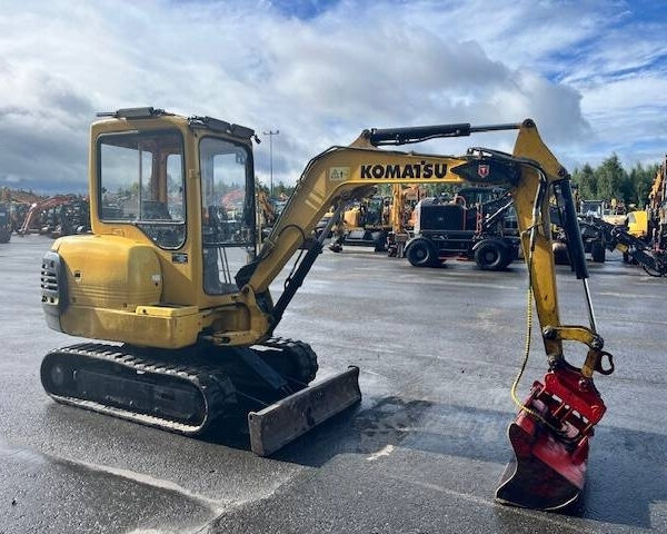 Komatsu PC 27 R-8 + Godet inclinable