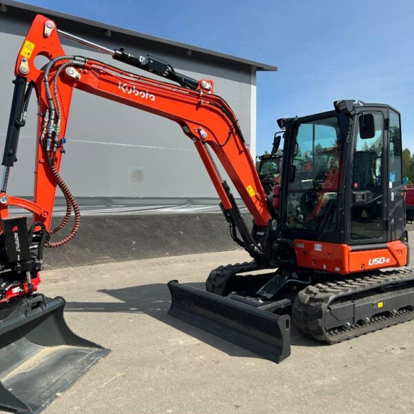 Kubota U50-5 + Rotovaltor + 3 godets