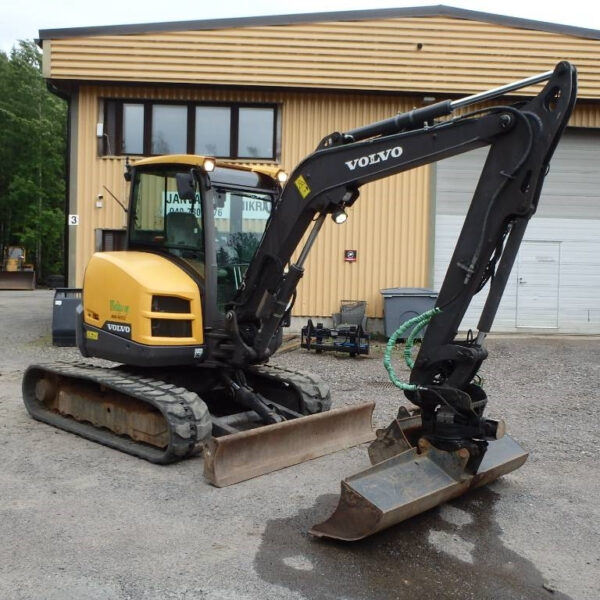 VOLVO ECR 50 D roðitätäjällä