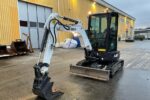 Bobcat E26 avec 3 godets