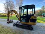 Caterpillar 302.5C avec 3 godets – Image 3