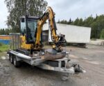 Caterpillar 302cr avec engcon et remorque – Image 7