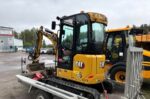 Caterpillar 302cr avec engcon et remorque – Image 15