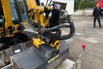 Caterpillar 302cr avec engcon et remorque – Image 24