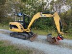 Caterpillar 302.5C avec 3 godets