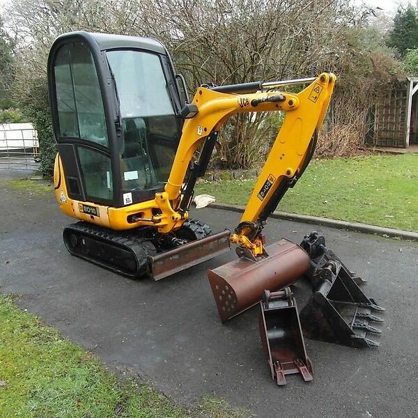 JCB 8016 CTS avec 4 godets