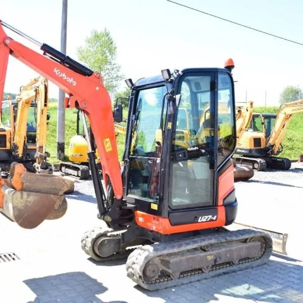 Kubota U27-4 avec accessoire