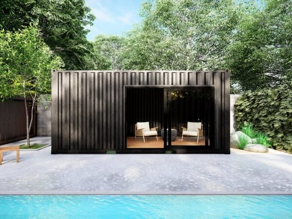 Pool house en container avec baie vitrée et local fermé