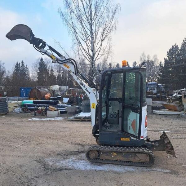 Bobcat E20 + 3 godets