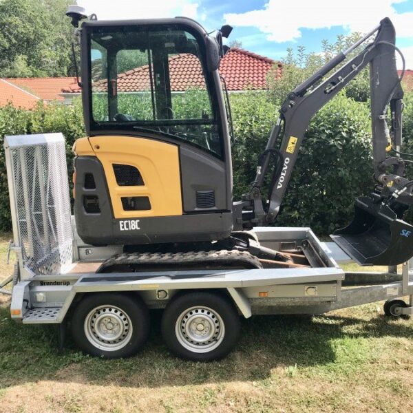 Volvo EC18 avec remorque + 3godets
