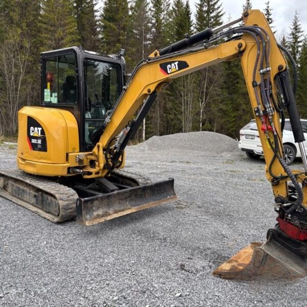 Caterpillar 303.5E CR et 4 Godets