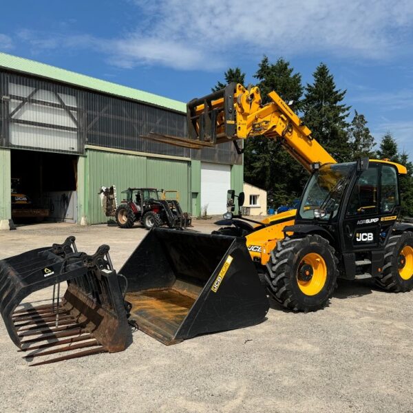 Chariot télescopique JCB 542-70 Accessoires: Fourches/ Godet/ Fouches à fumier